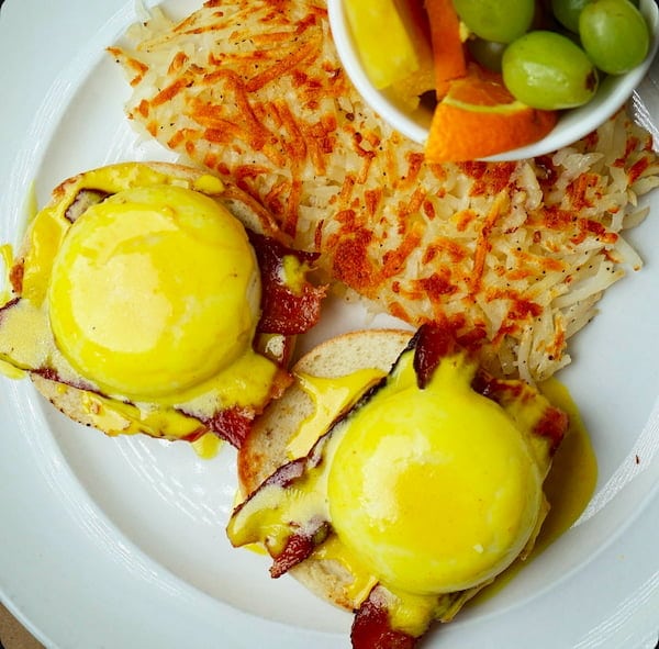 Blackstone eggs benedict with bacon and tomato at Bailey’s Breakfast & Lunch in Omaha